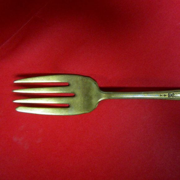 EARLY 1900'S SHEFFIELD PLATE COLD MEAT FORK W/GOLD TONE & ETCH OF HEART & FLOWER - Picture 1 of 9